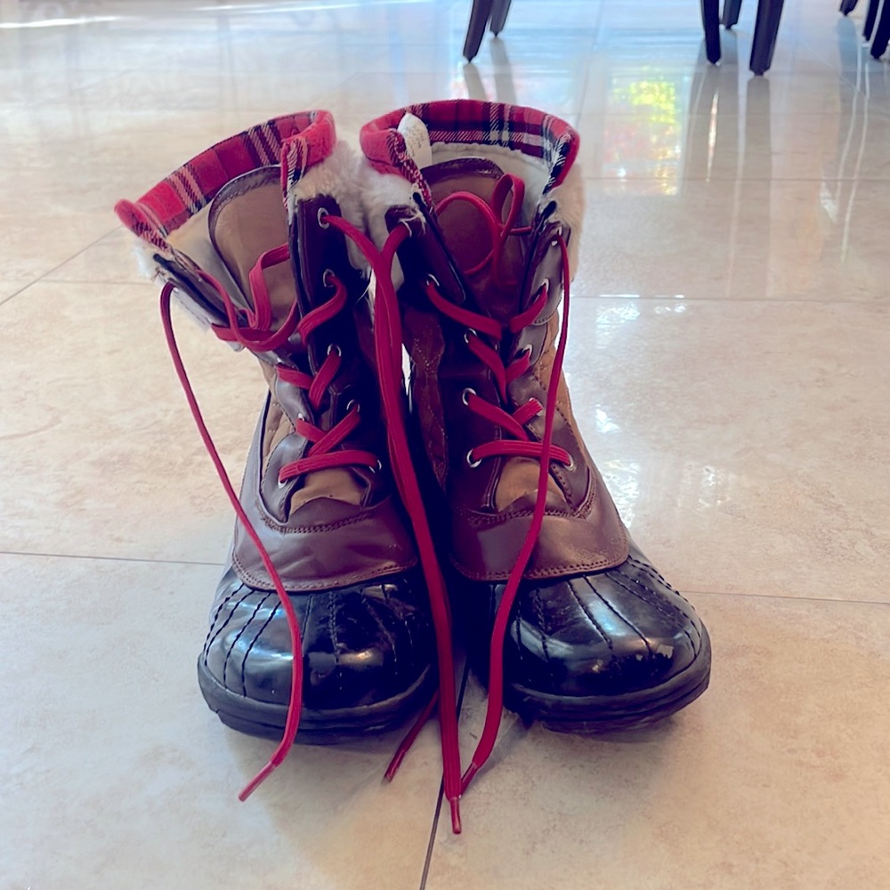 Anne Klein AK winter boots size 9